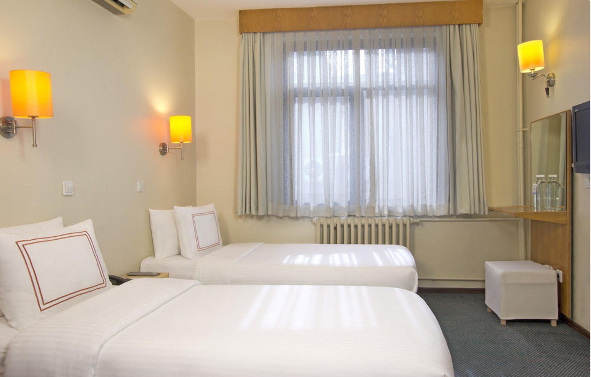 Ilkay Hotel Истанбул Стая снимка