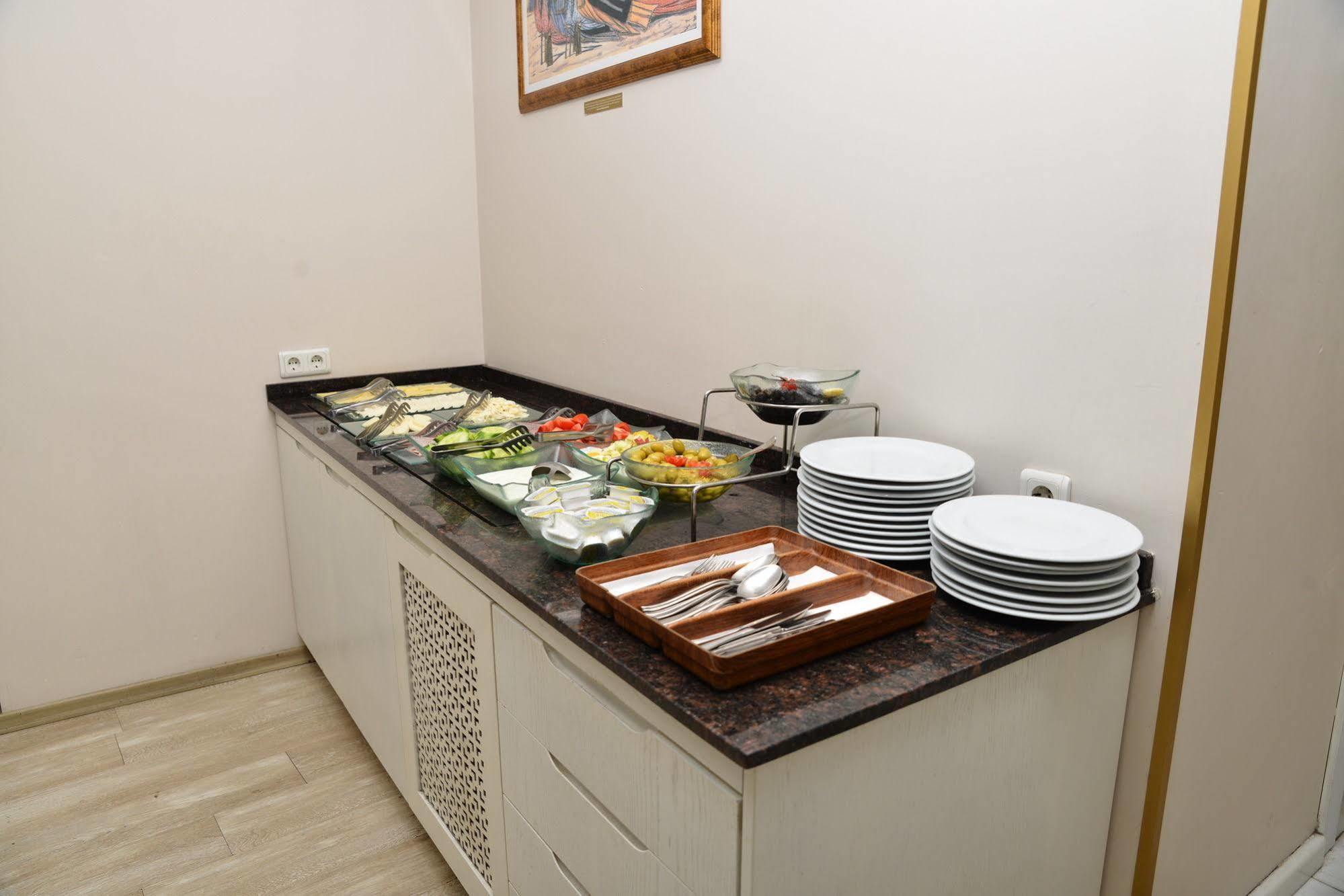 Ilkay Hotel Истанбул Екстериор снимка